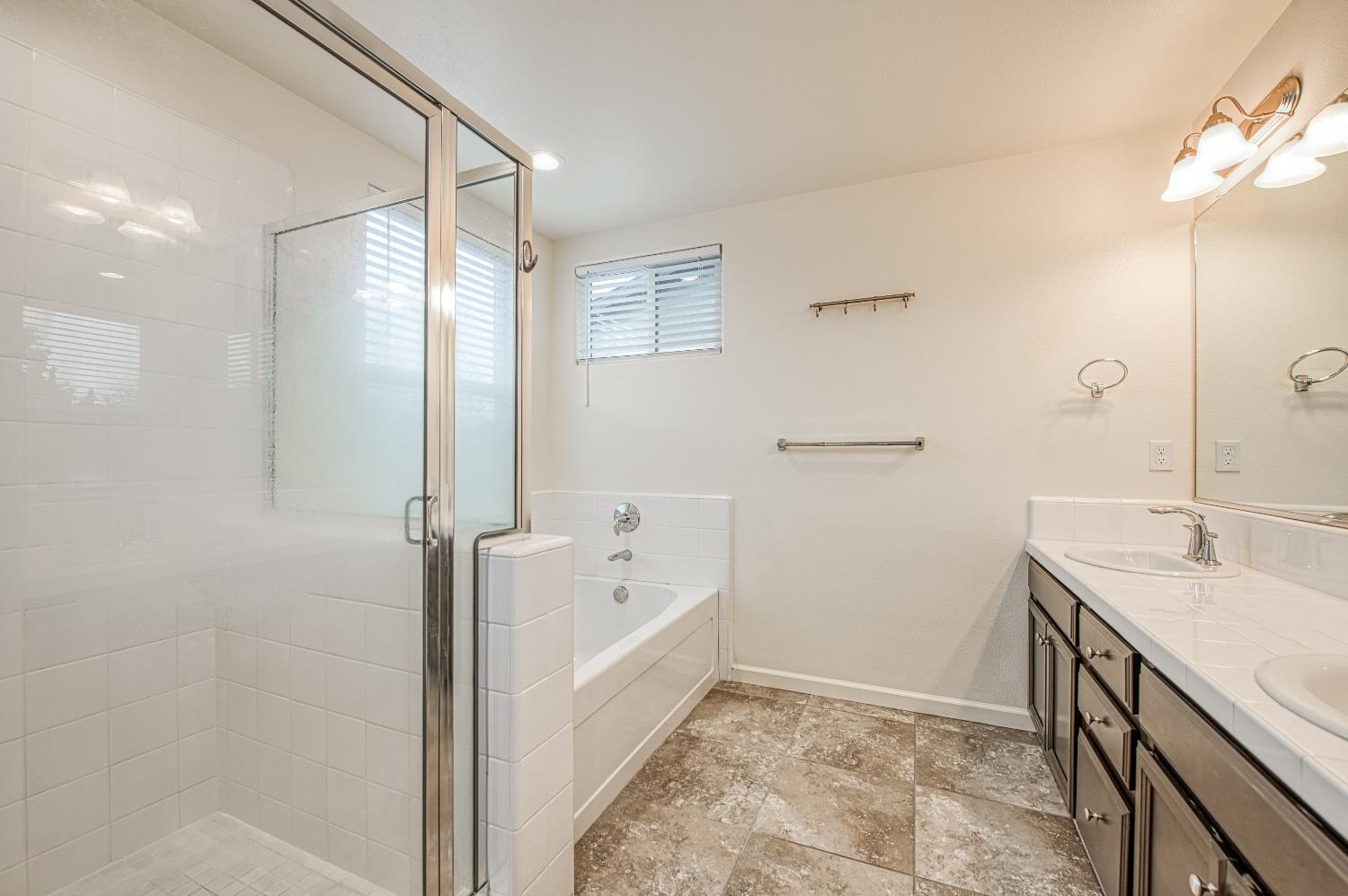 5450 W Santa Barbara Dr, Fresno, CA 93722