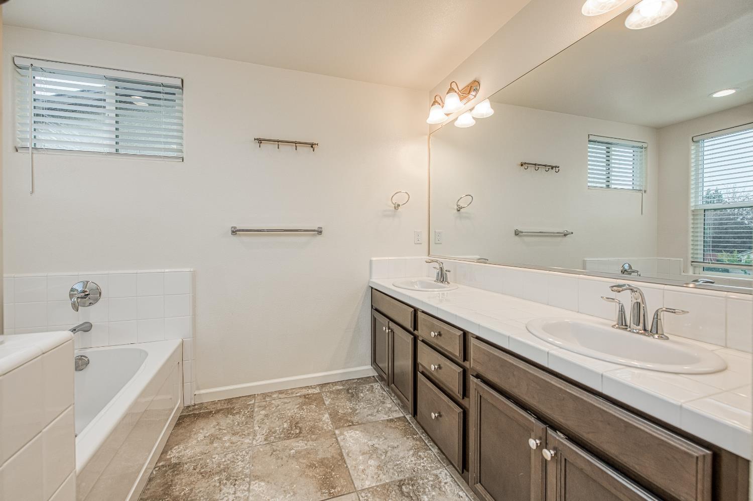 5450 W Santa Barbara Dr, Fresno, CA 93722