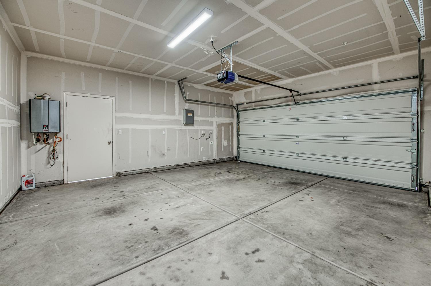 5450 W Santa Barbara Dr, Fresno, CA 93722