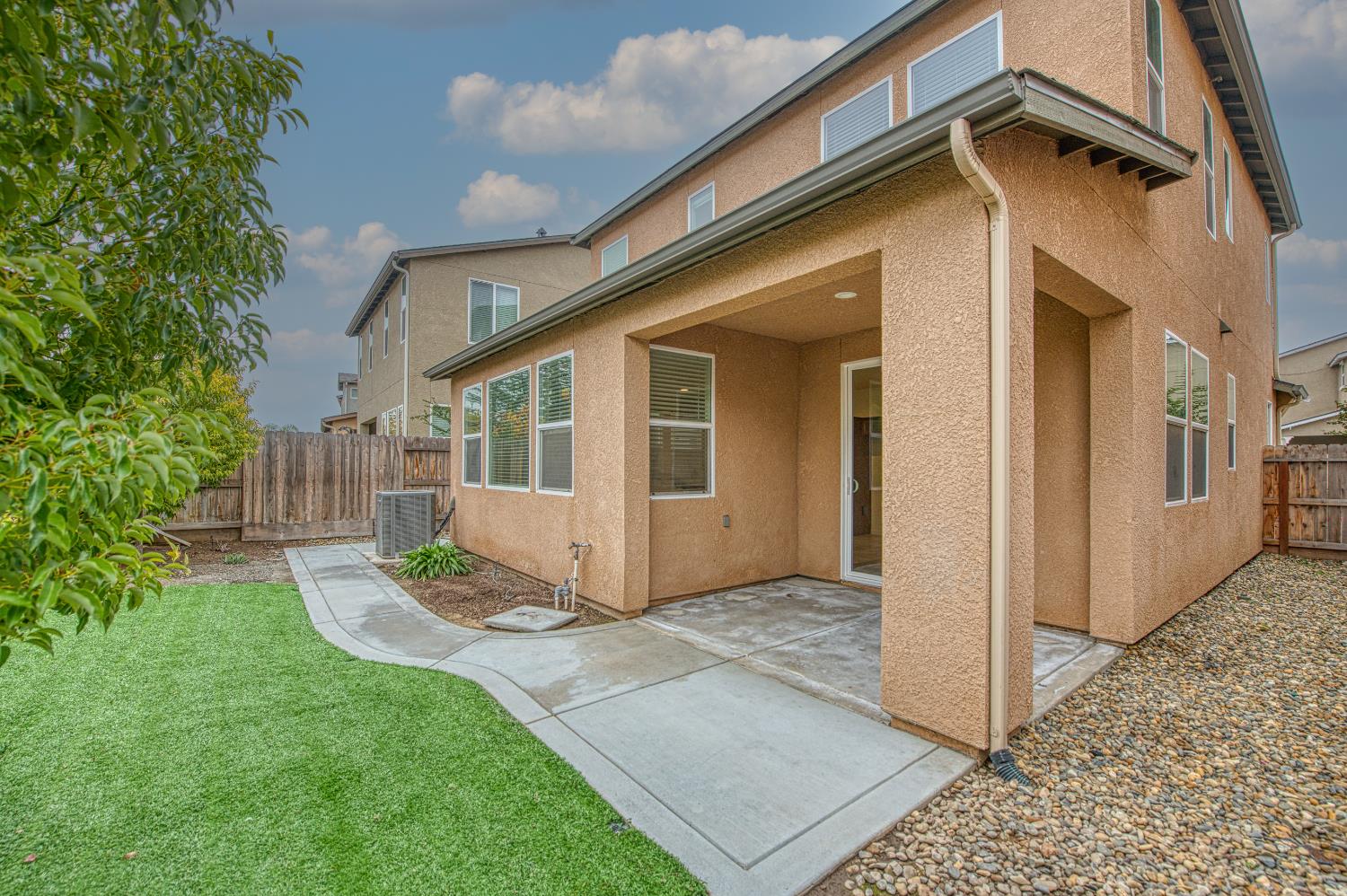 5450 W Santa Barbara Dr, Fresno, CA 93722