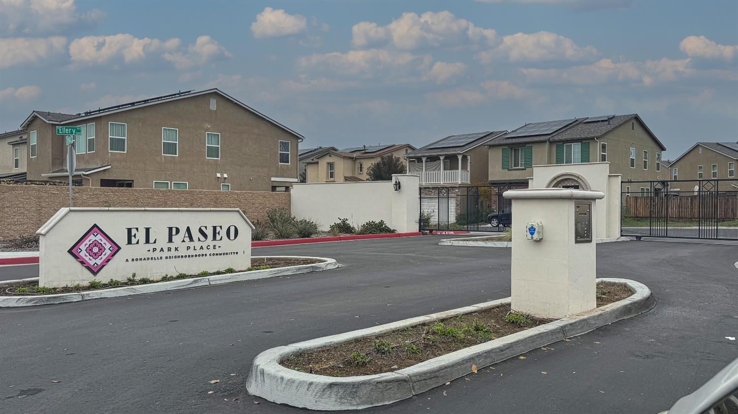 5450 W Santa Barbara Dr, Fresno, CA 93722