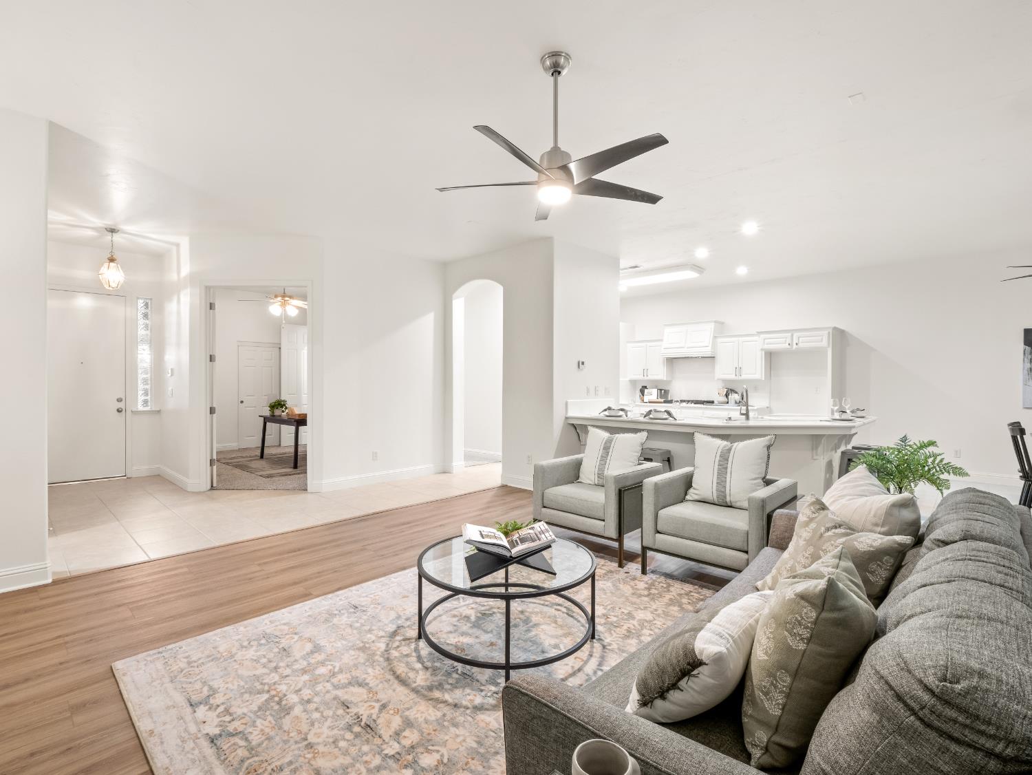 8683 N Richelle Ave, Fresno, CA 93720