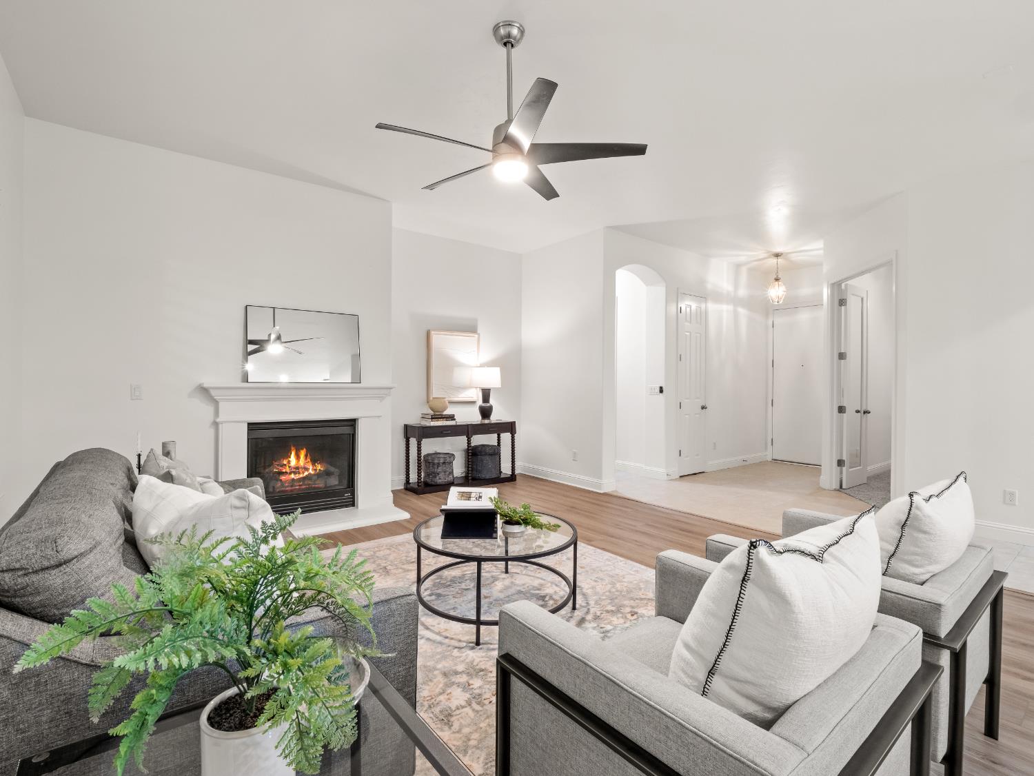 8683 N Richelle Ave, Fresno, CA 93720