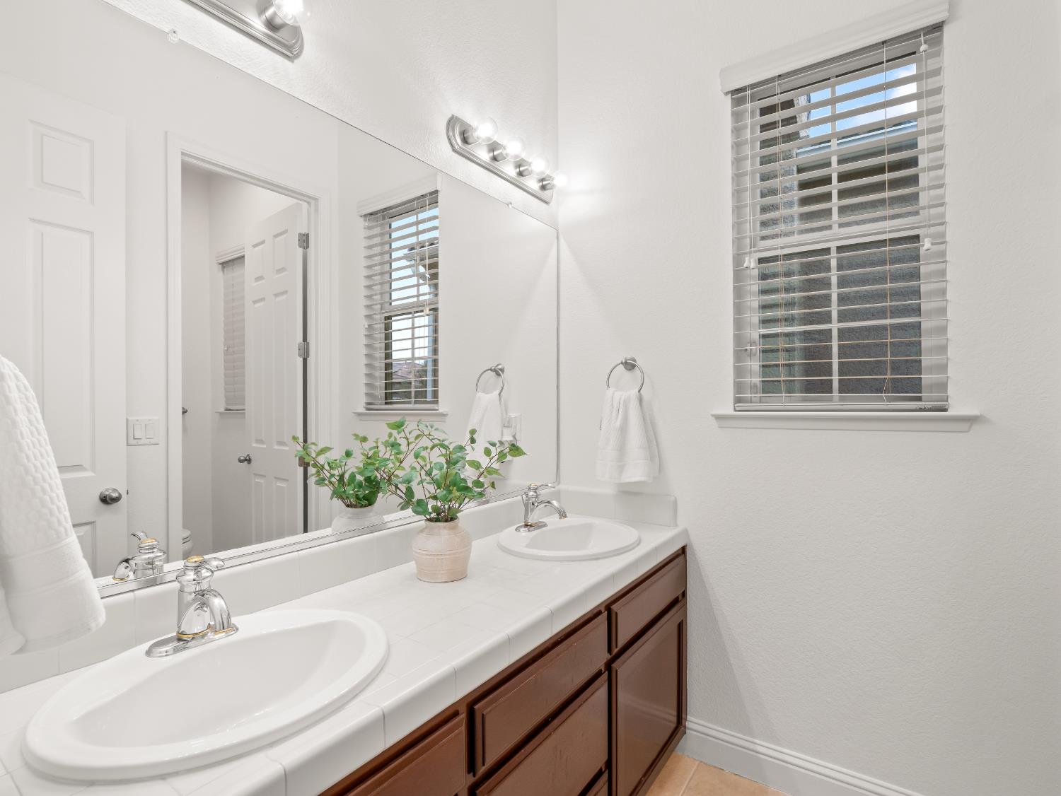 8683 N Richelle Ave, Fresno, CA 93720