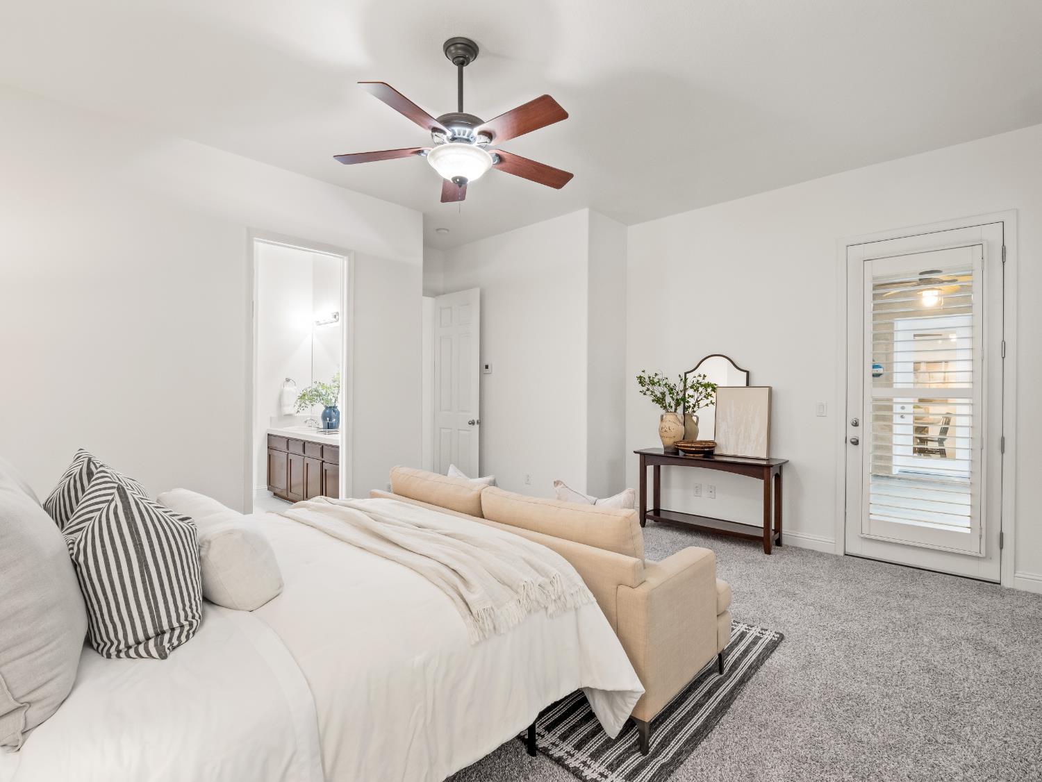 8683 N Richelle Ave, Fresno, CA 93720