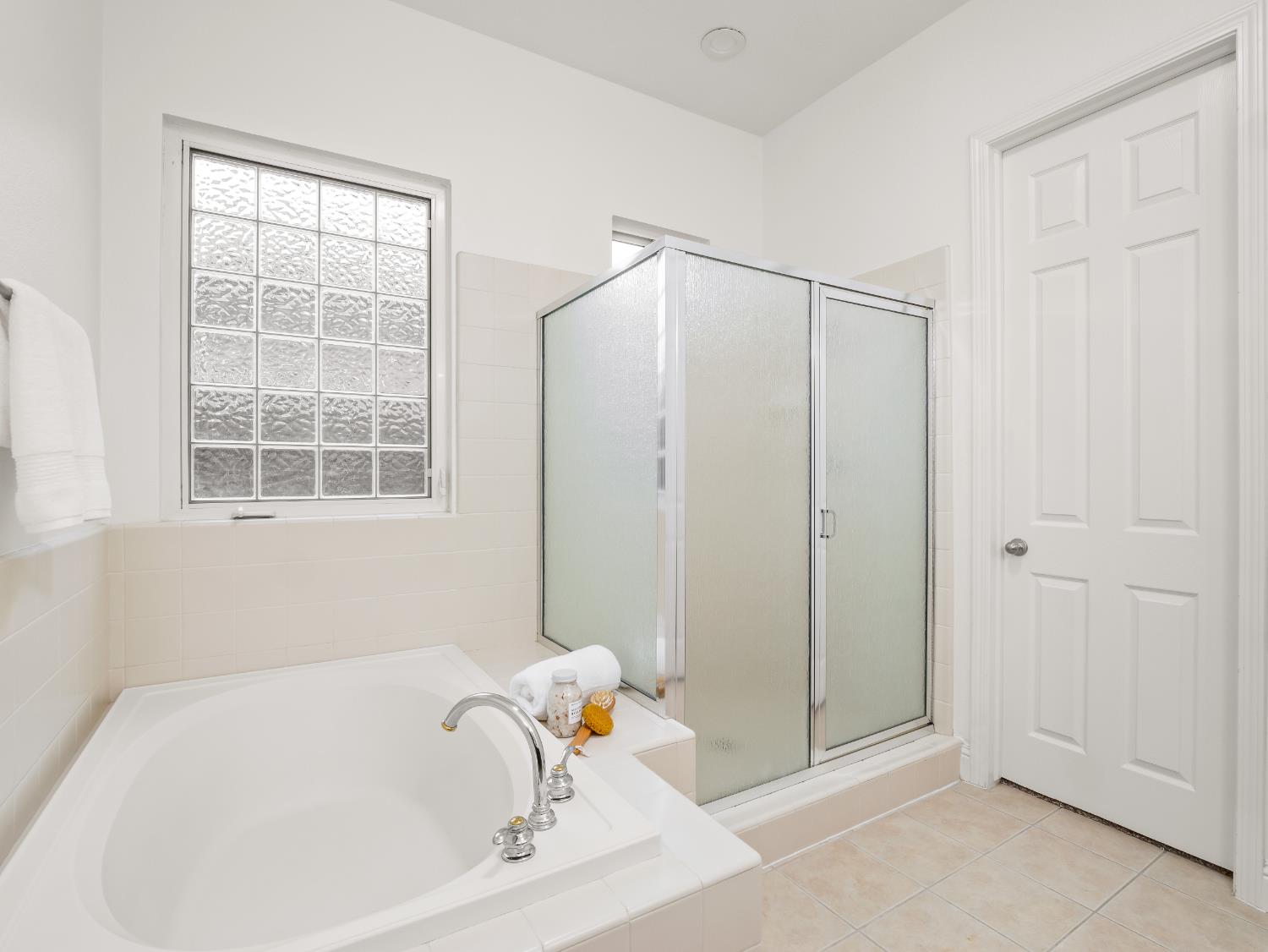 8683 N Richelle Ave, Fresno, CA 93720