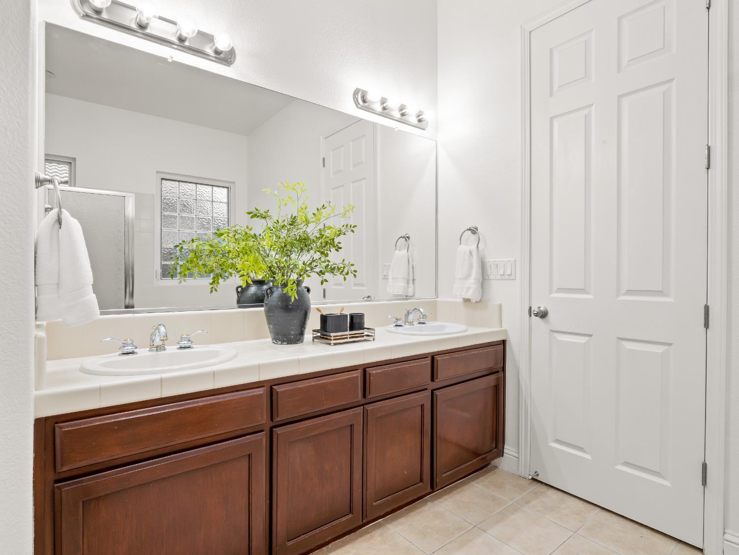 8683 N Richelle Ave, Fresno, CA 93720