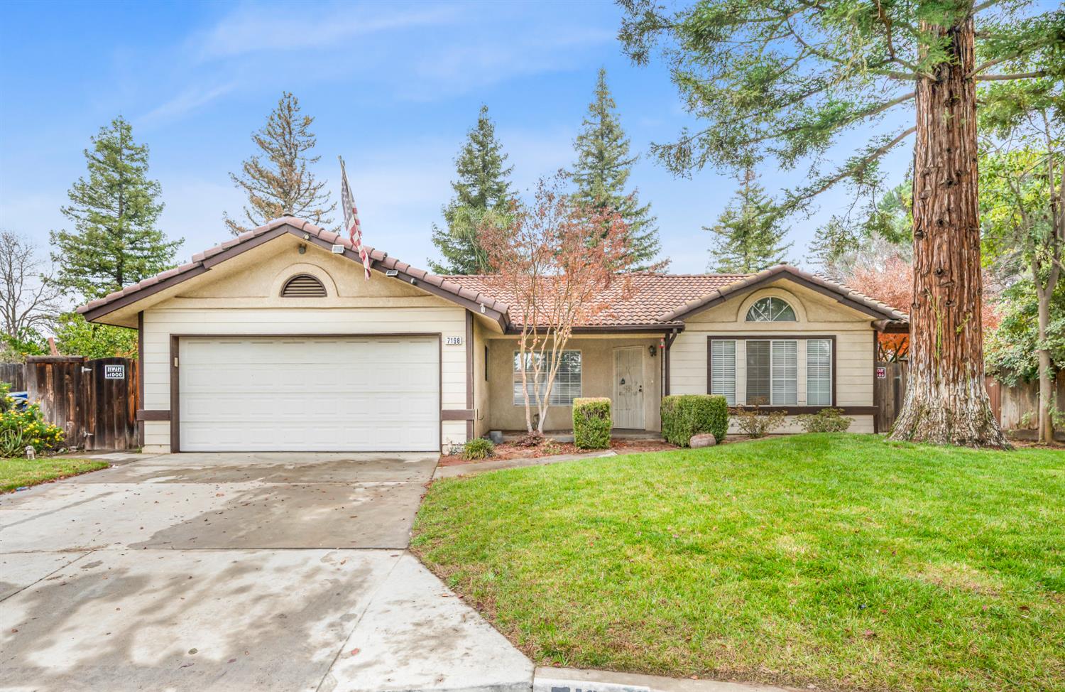 7198 N Ivanhoe Ave, Fresno, CA 93722