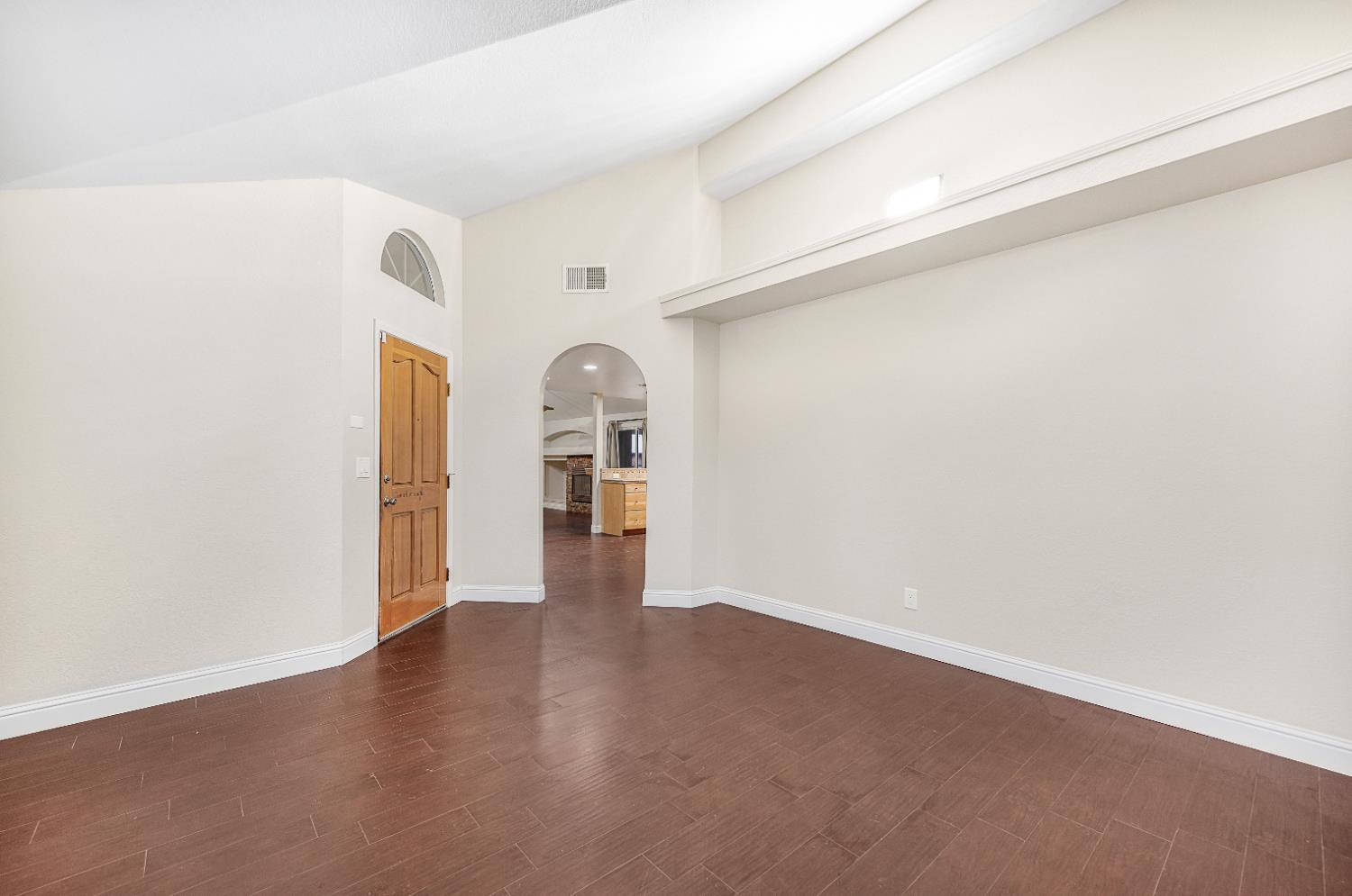 7198 N Ivanhoe Ave, Fresno, CA 93722