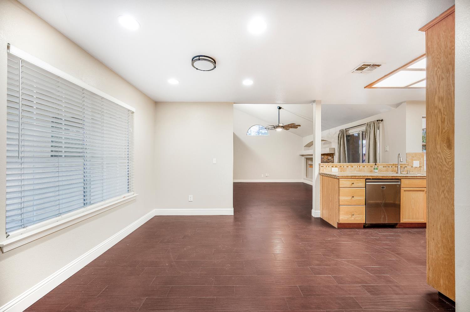 7198 N Ivanhoe Ave, Fresno, CA 93722