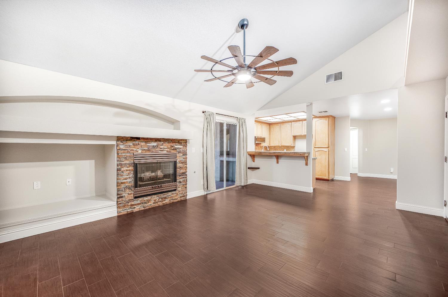 7198 N Ivanhoe Ave, Fresno, CA 93722