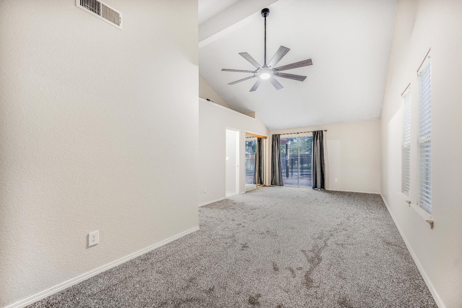 7198 N Ivanhoe Ave, Fresno, CA 93722