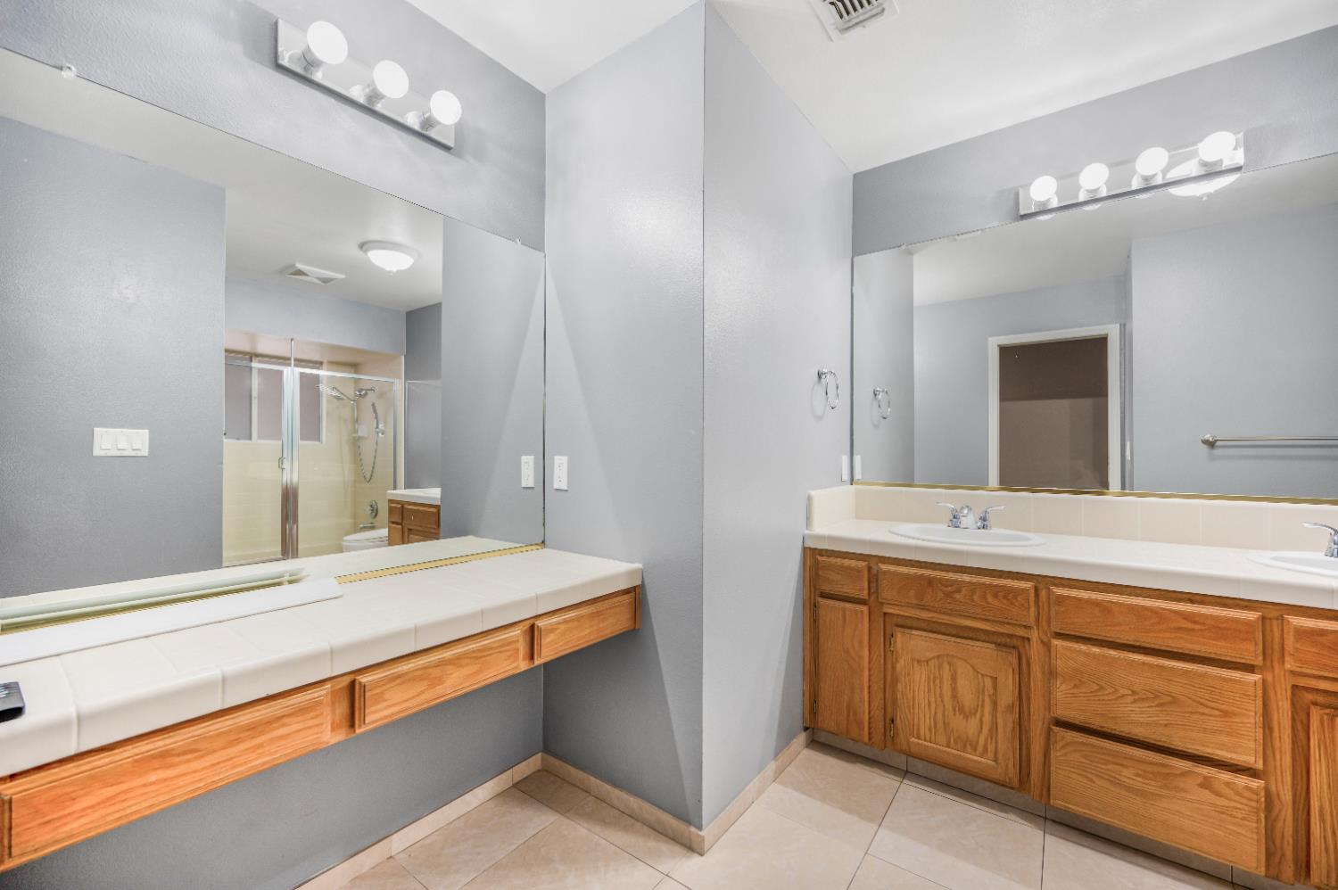 7198 N Ivanhoe Ave, Fresno, CA 93722