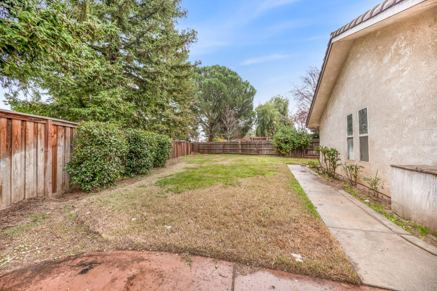 7198 N Ivanhoe Ave, Fresno, CA 93722