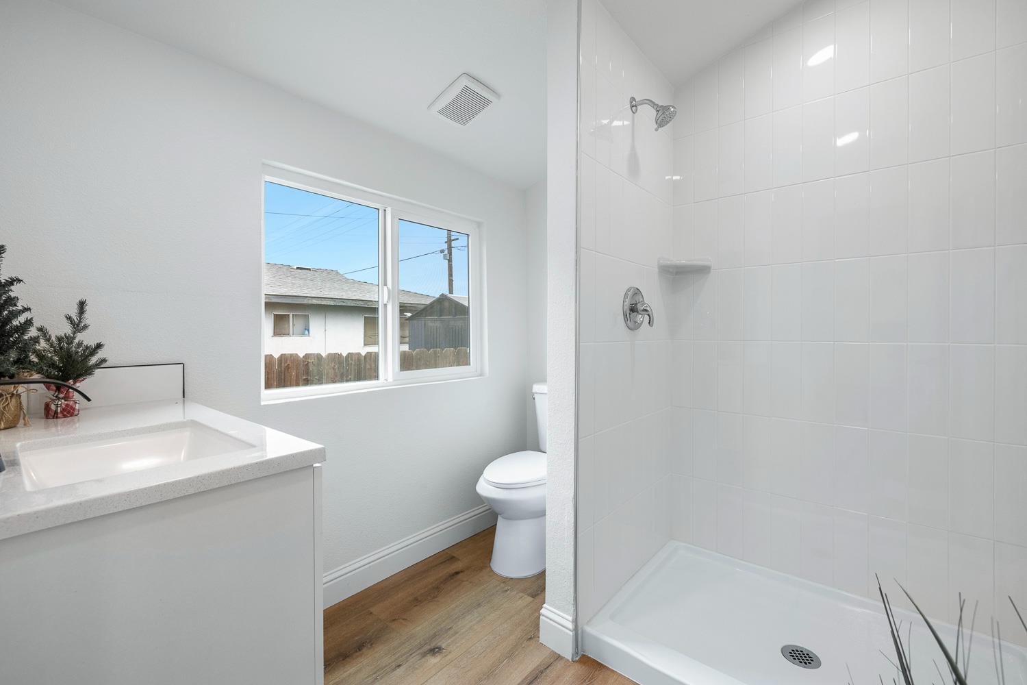 683 E Polk St, Coalinga, CA 93210