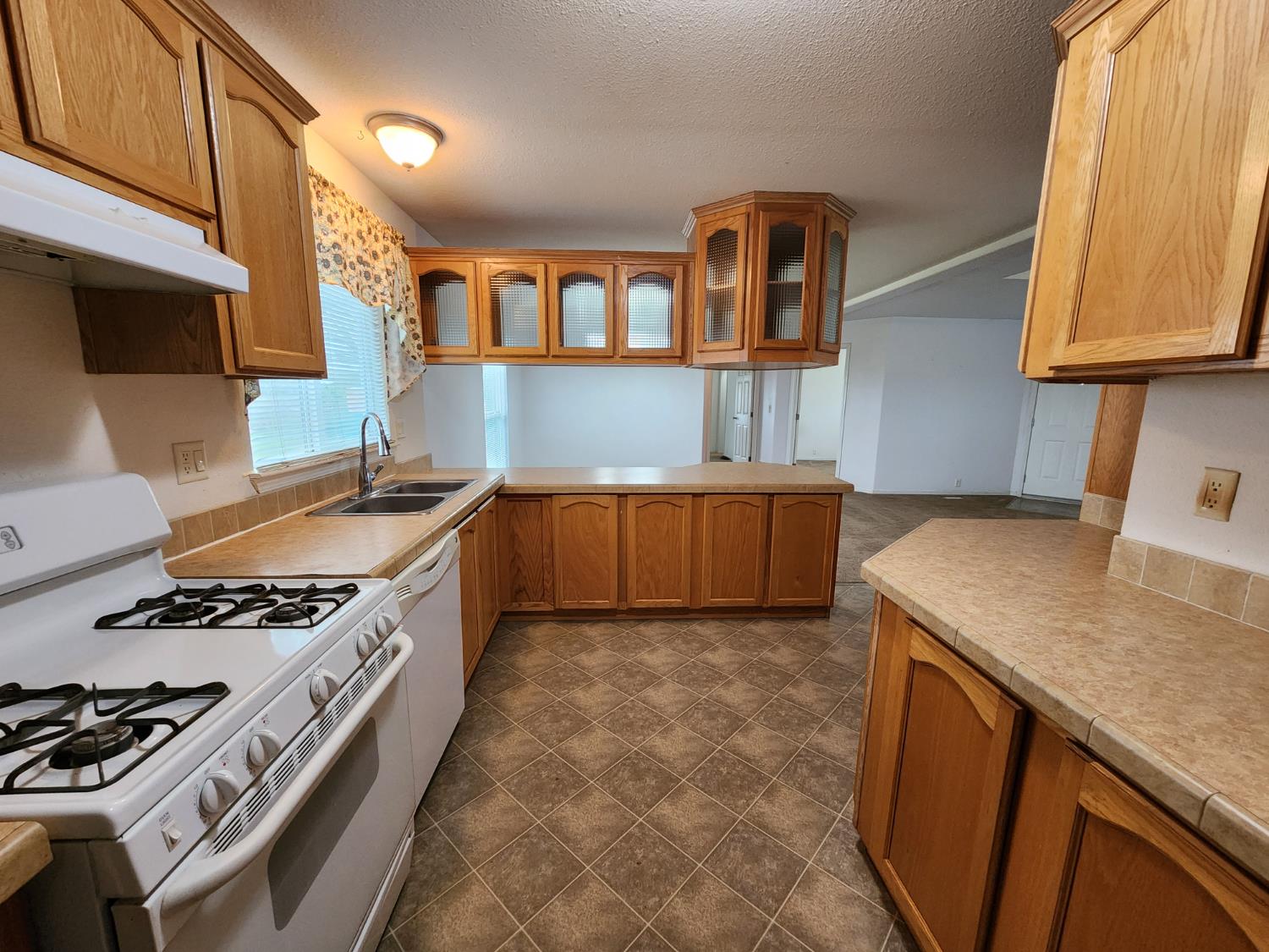 3723 W Central Ave W, Fresno, CA 93706