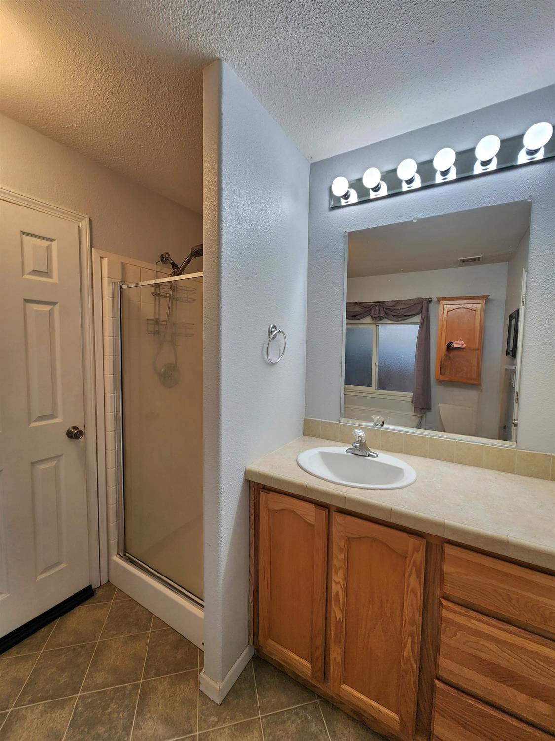 3723 W Central Ave W, Fresno, CA 93706