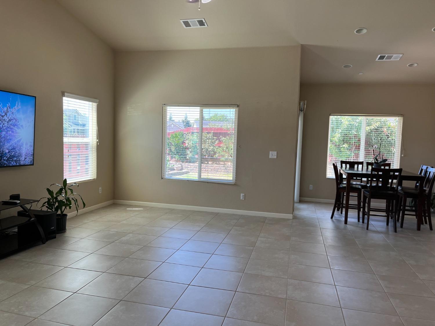 5428 W Brown Ave, Fresno, CA 93722