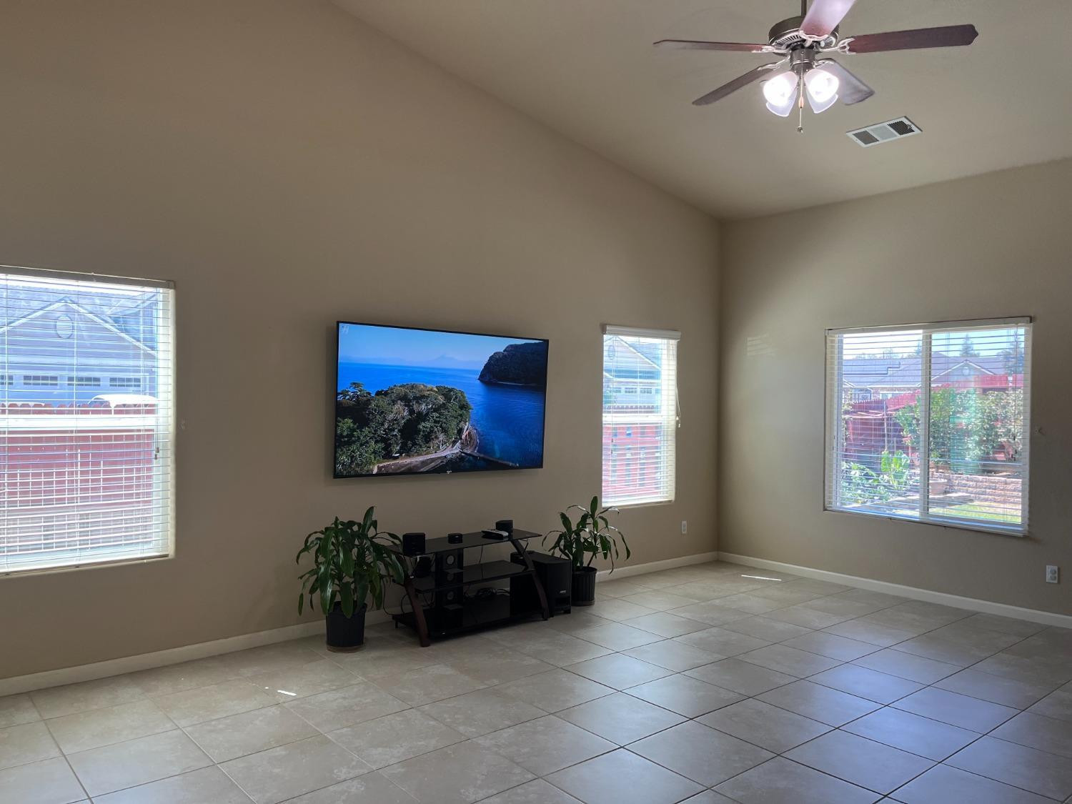 5428 W Brown Ave, Fresno, CA 93722