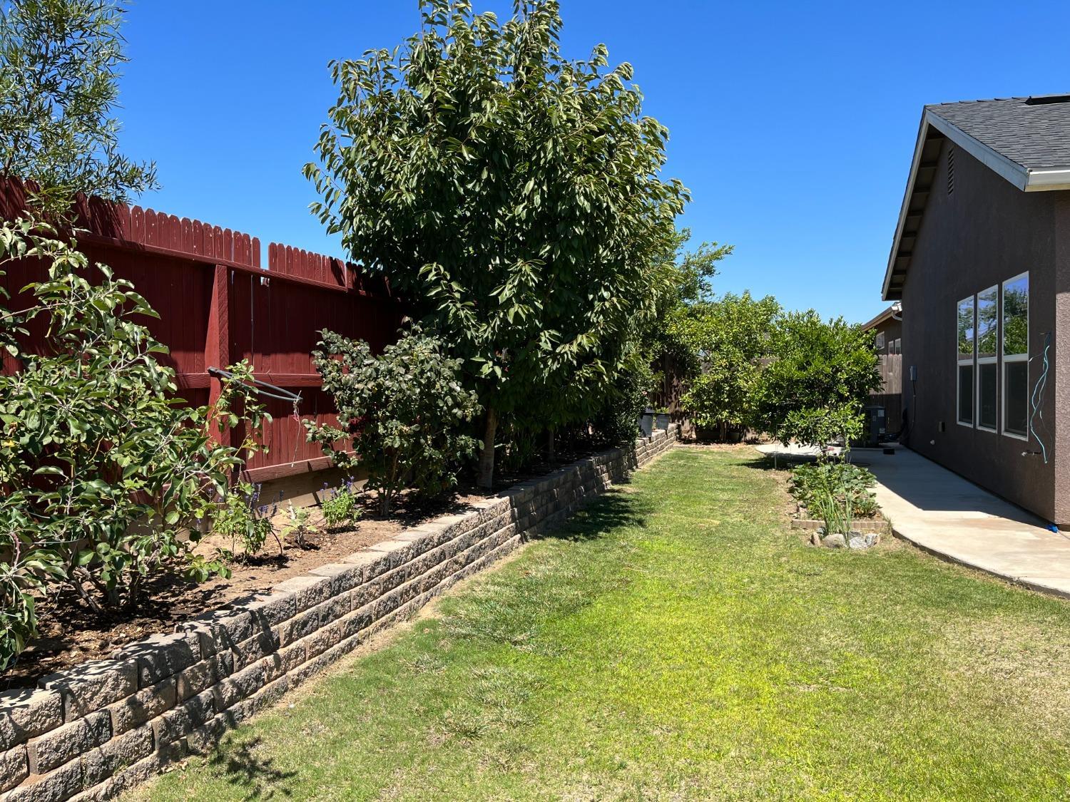 5428 W Brown Ave, Fresno, CA 93722