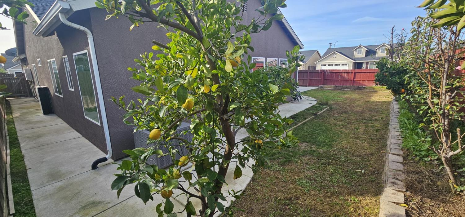 5428 W Brown Ave, Fresno, CA 93722