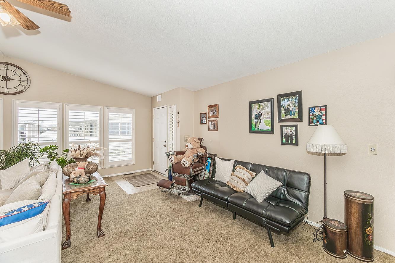 1551 6Th Avenue Dr #121, Kingsburg, CA 93631