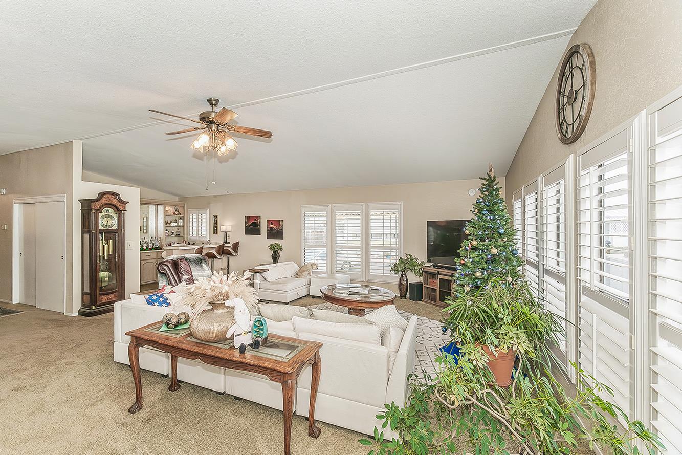 1551 6Th Avenue Dr #121, Kingsburg, CA 93631