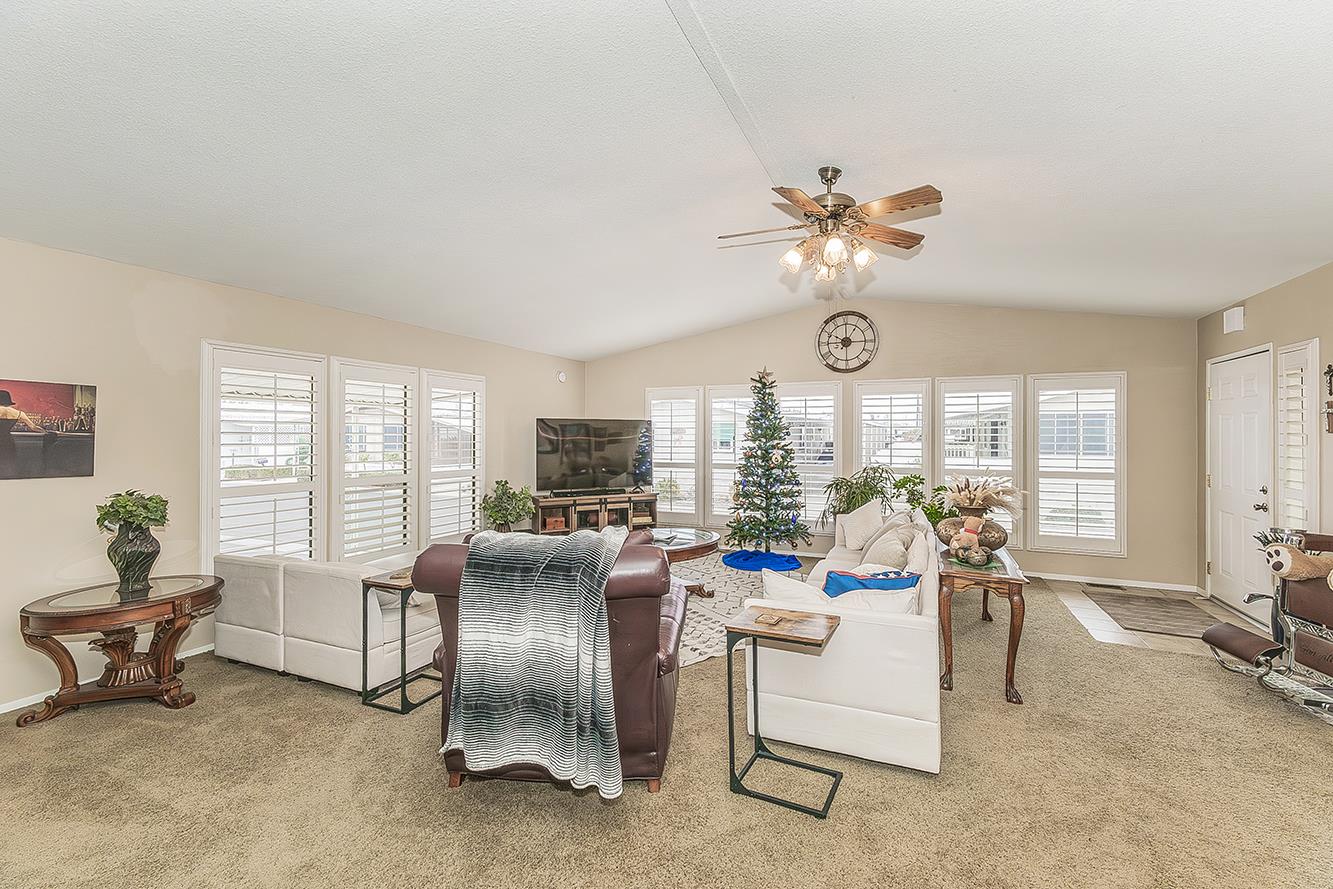 1551 6Th Avenue Dr #121, Kingsburg, CA 93631