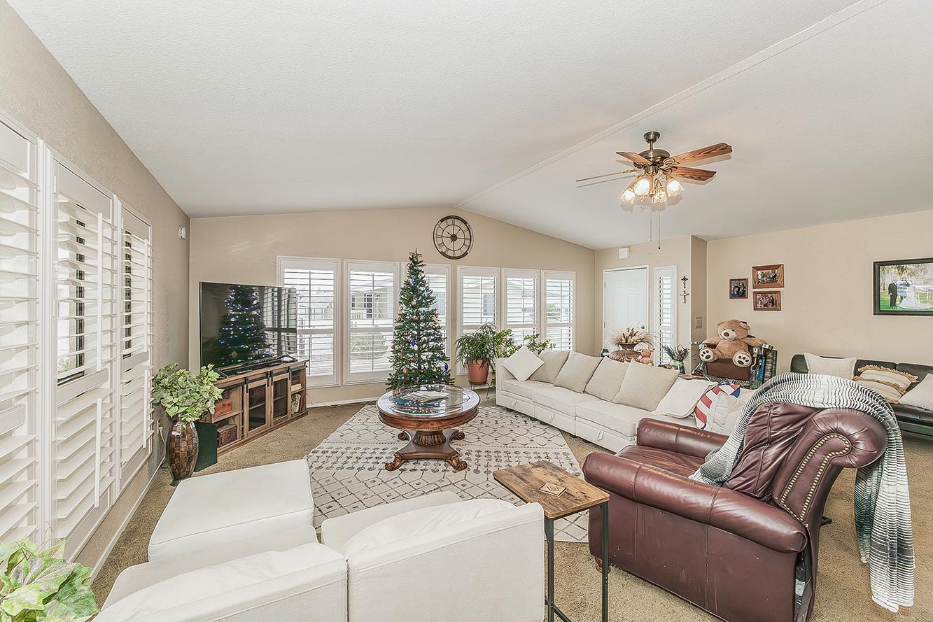 1551 6Th Avenue Dr #121, Kingsburg, CA 93631