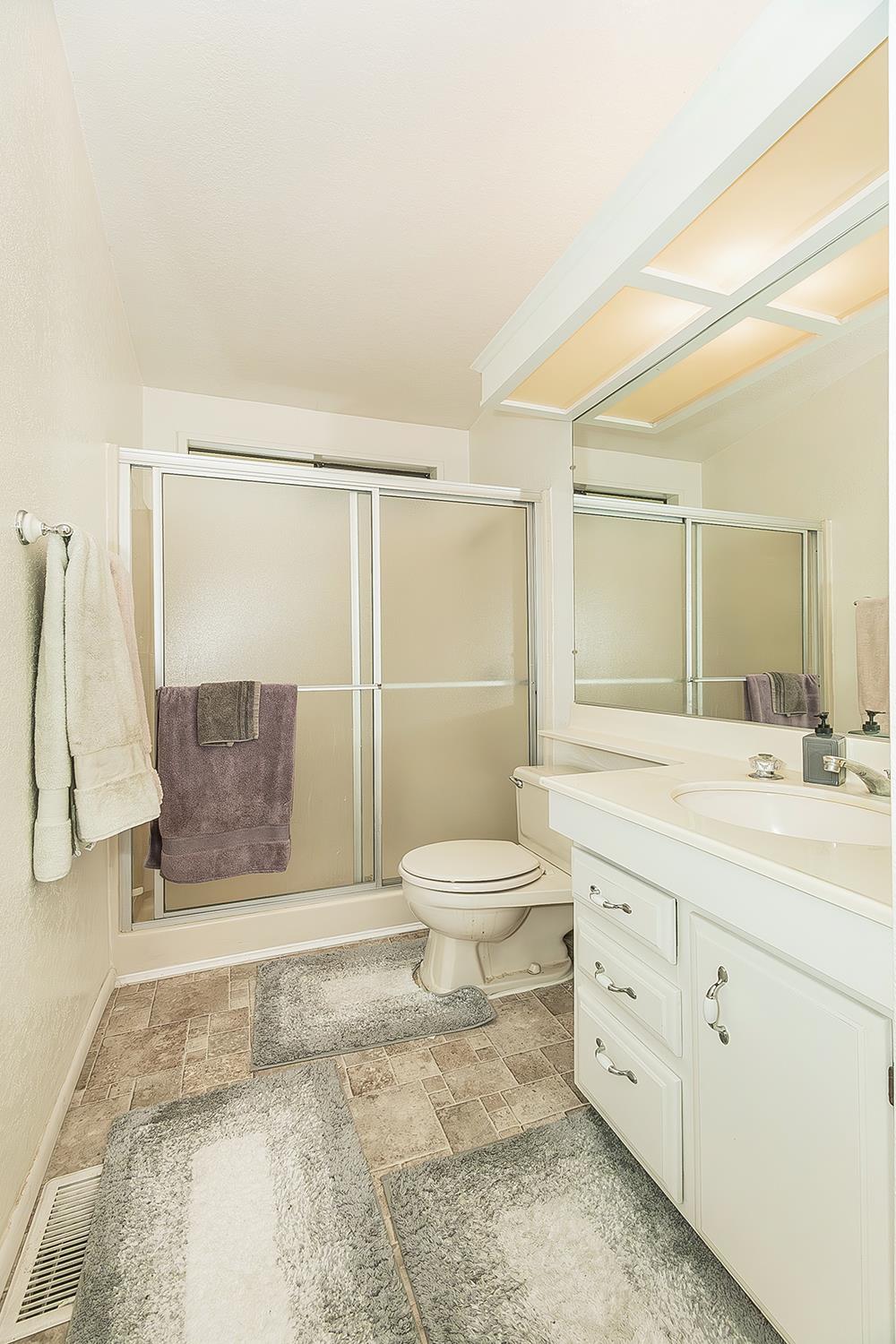 1551 6Th Avenue Dr #121, Kingsburg, CA 93631