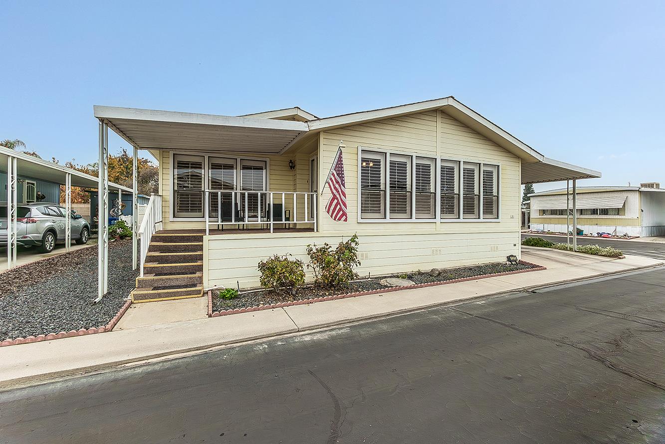 1551 6Th Avenue Dr #121, Kingsburg, CA 93631
