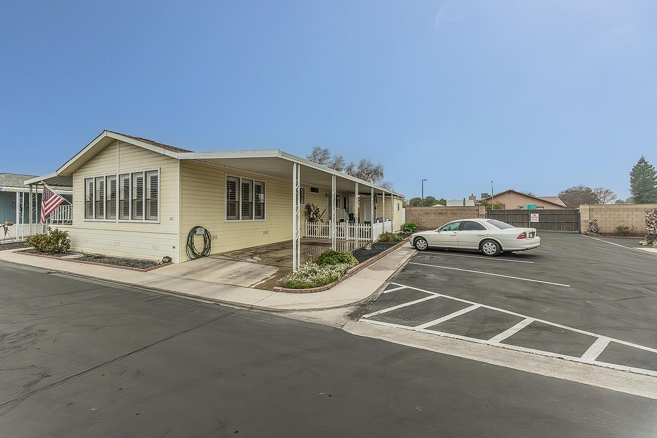 1551 6Th Avenue Dr #121, Kingsburg, CA 93631