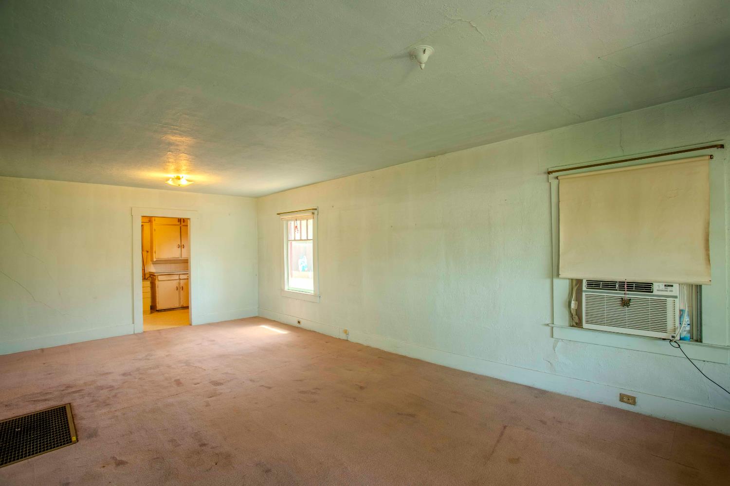 1007 E Michigan Ave, Fresno, CA 93704