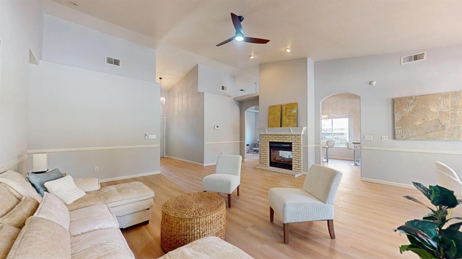 2944 E Christopher Dr, Fresno, CA 93720