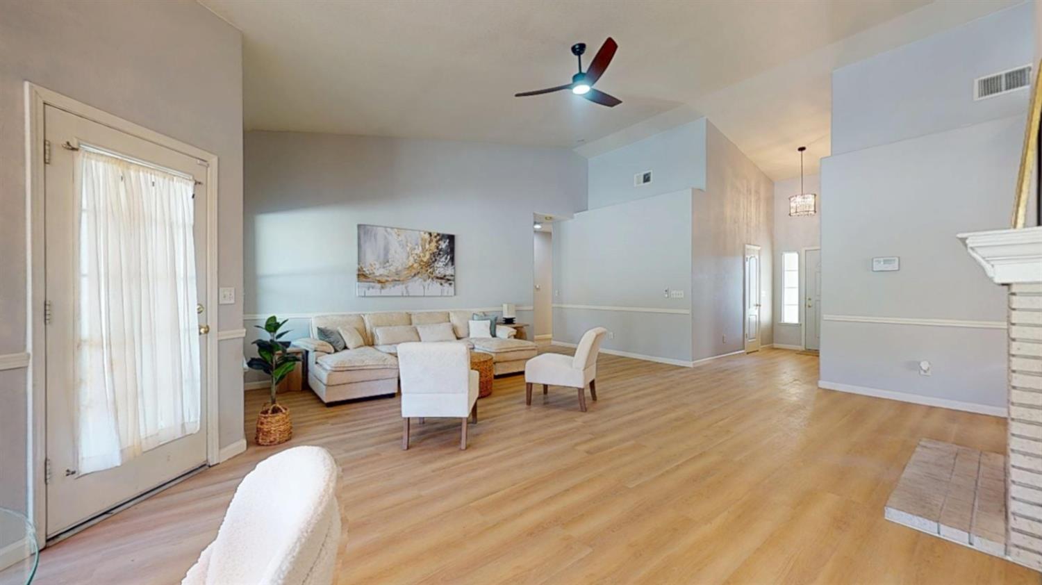 2944 E Christopher Dr, Fresno, CA 93720