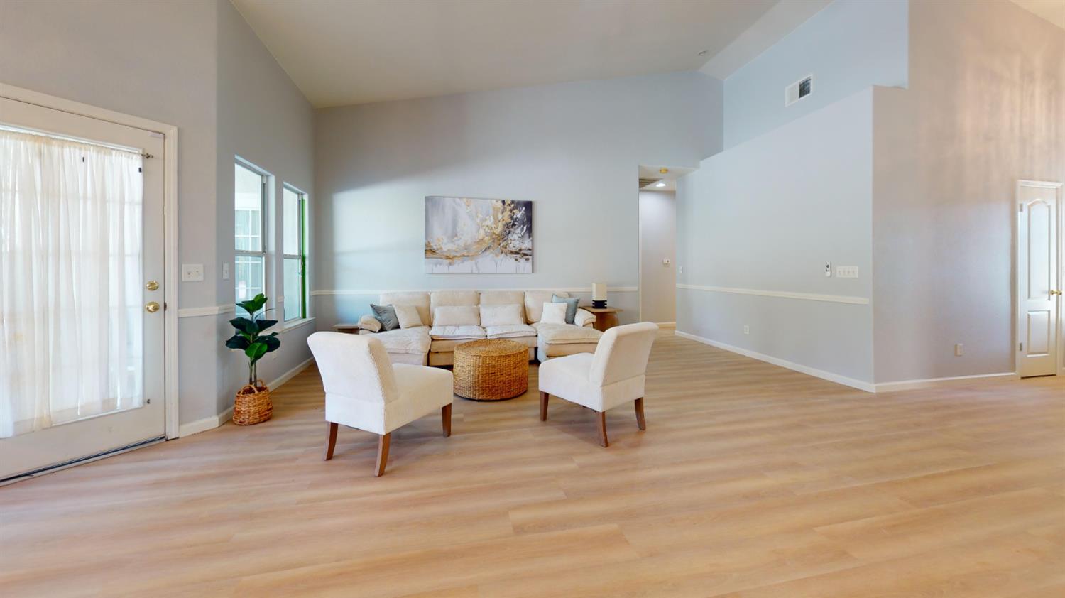 2944 E Christopher Dr, Fresno, CA 93720