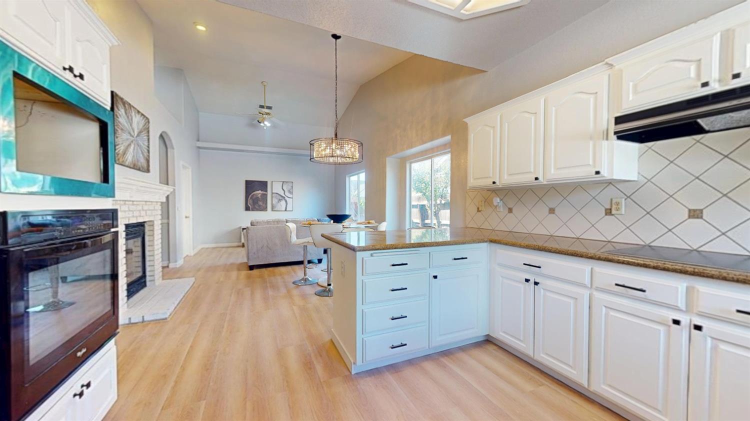 2944 E Christopher Dr, Fresno, CA 93720