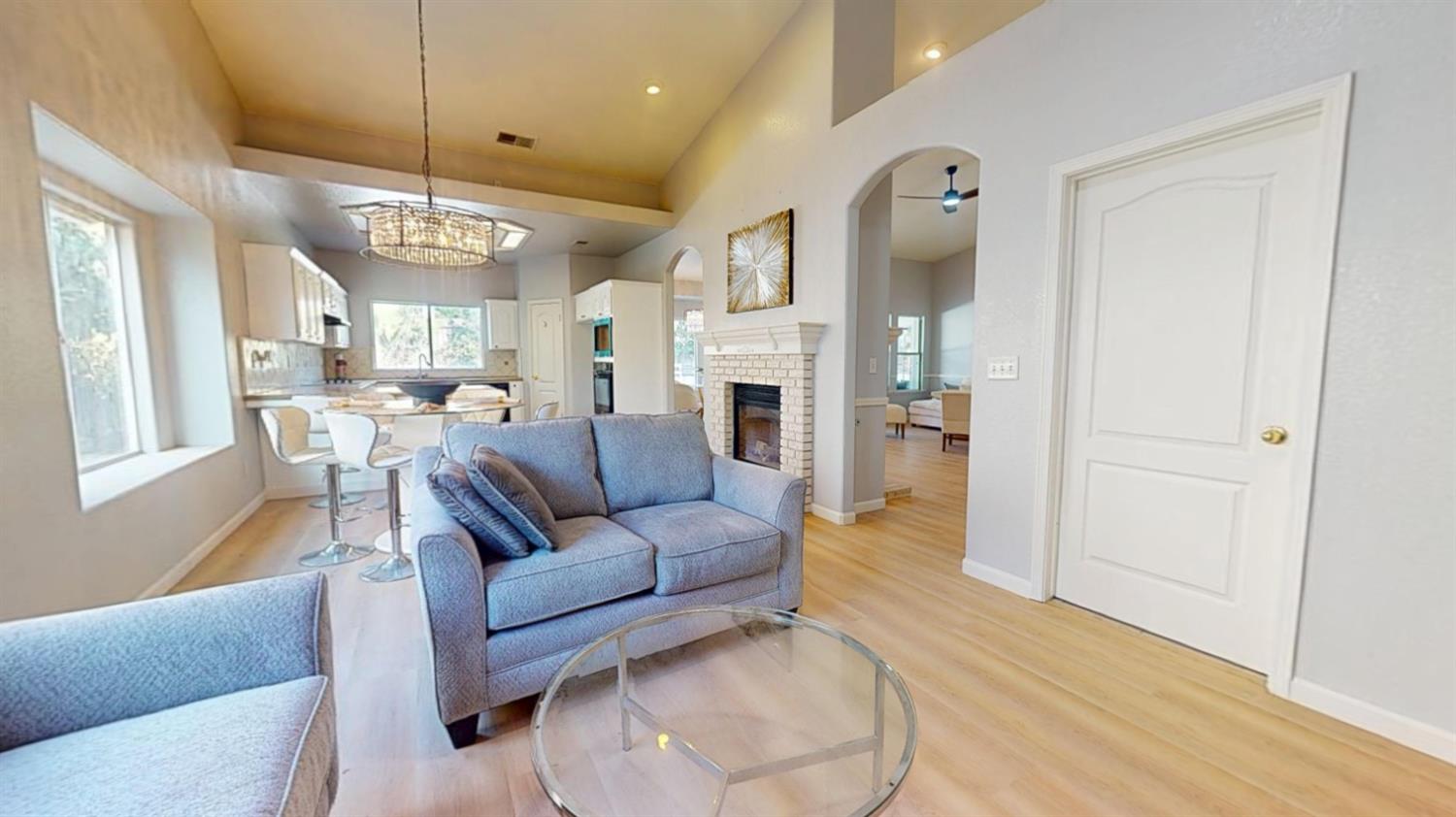 2944 E Christopher Dr, Fresno, CA 93720