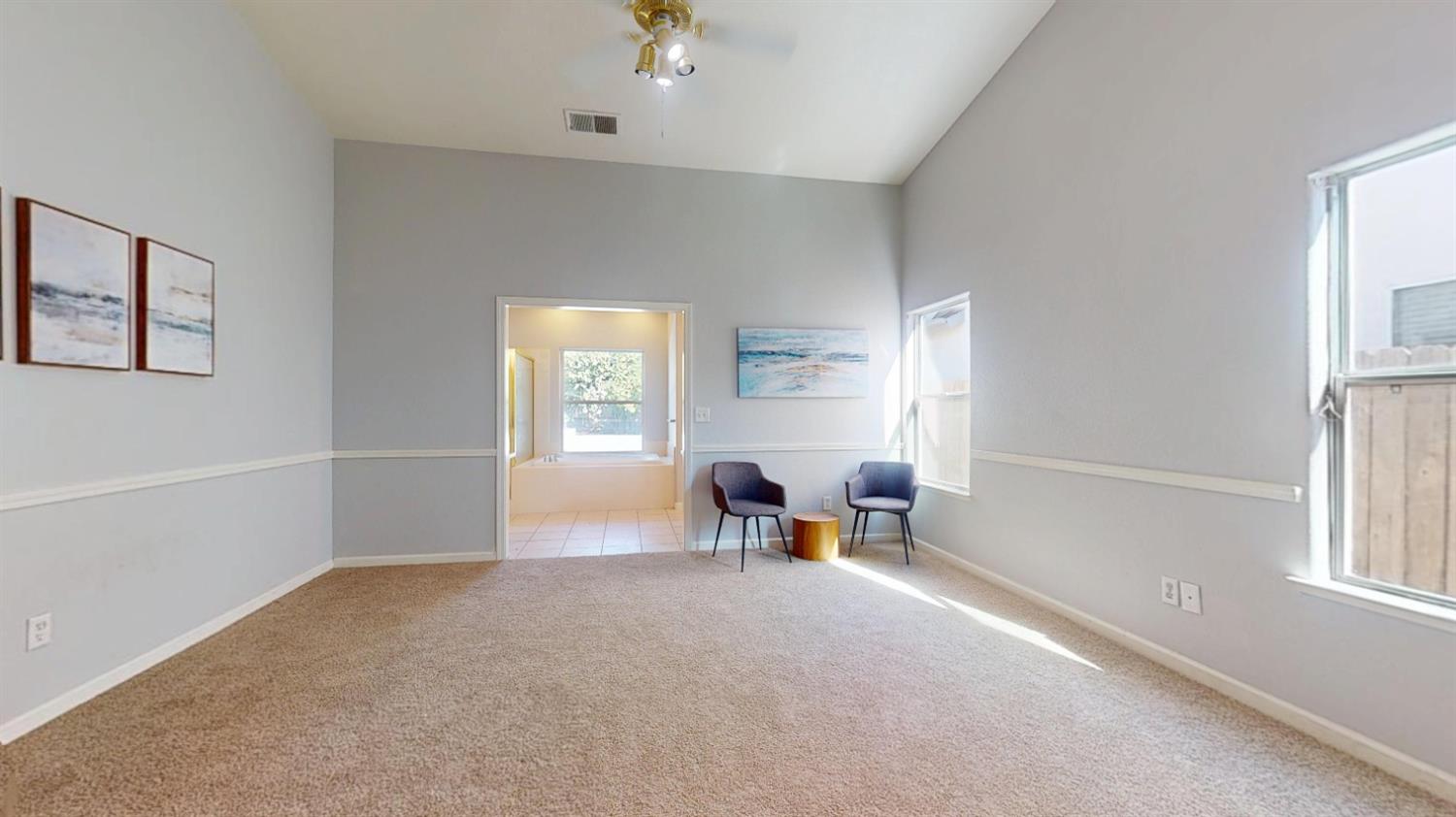 2944 E Christopher Dr, Fresno, CA 93720