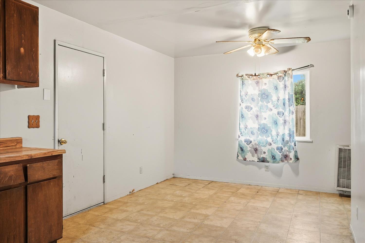 185 E Fantz Ave, Fresno, CA 93706