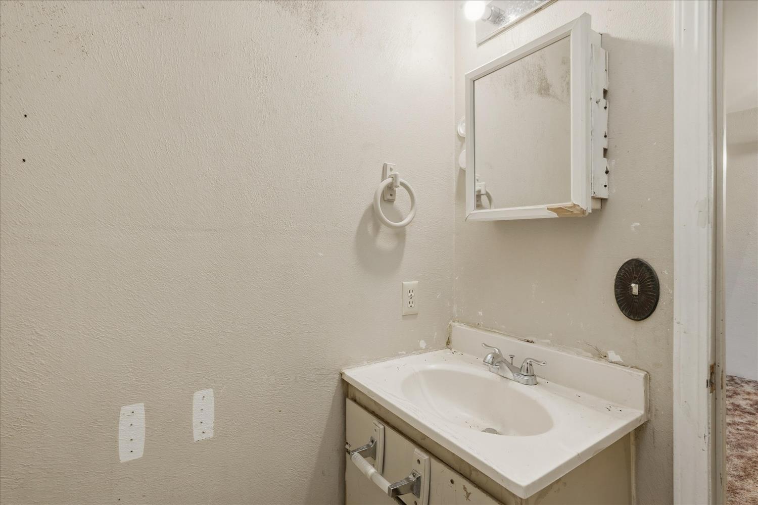 185 E Fantz Ave, Fresno, CA 93706