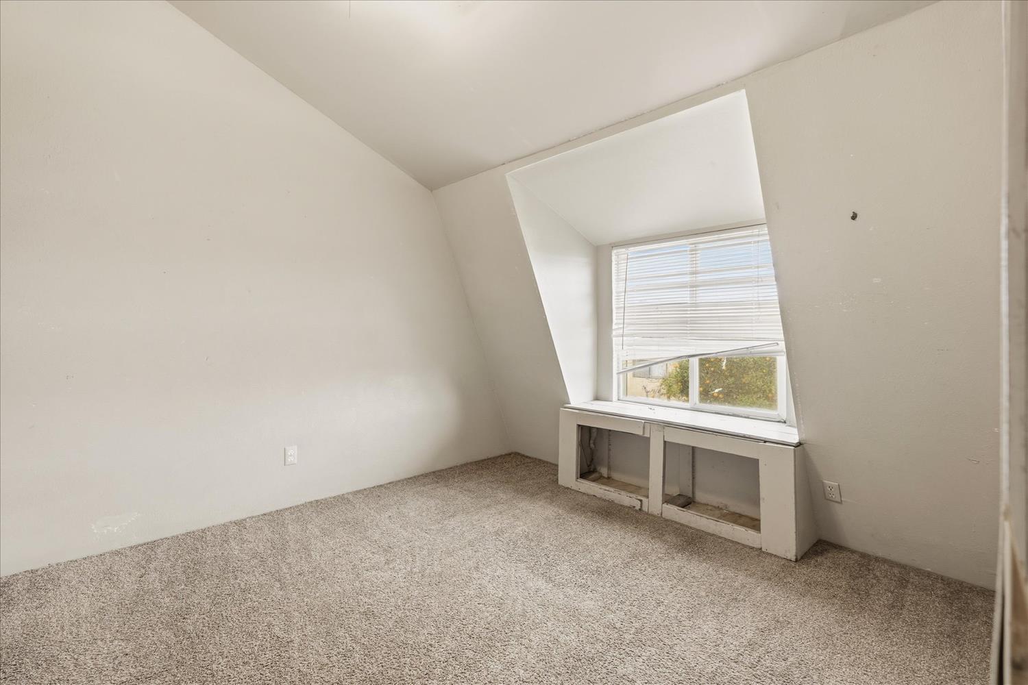 185 E Fantz Ave, Fresno, CA 93706