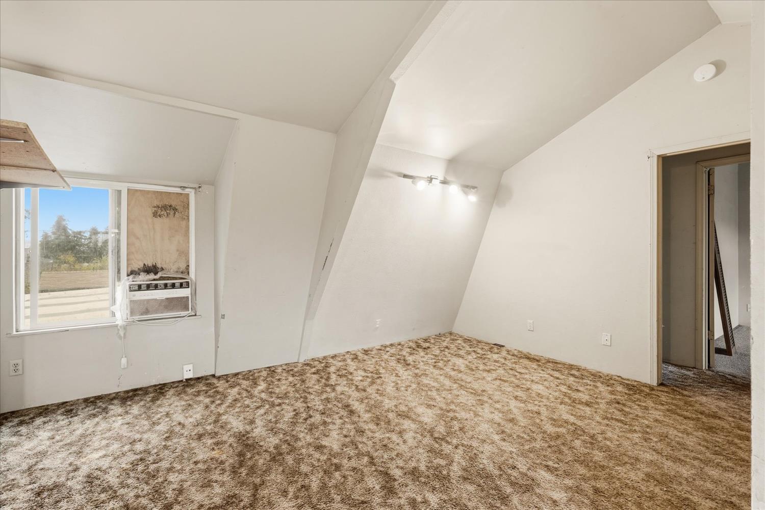 185 E Fantz Ave, Fresno, CA 93706