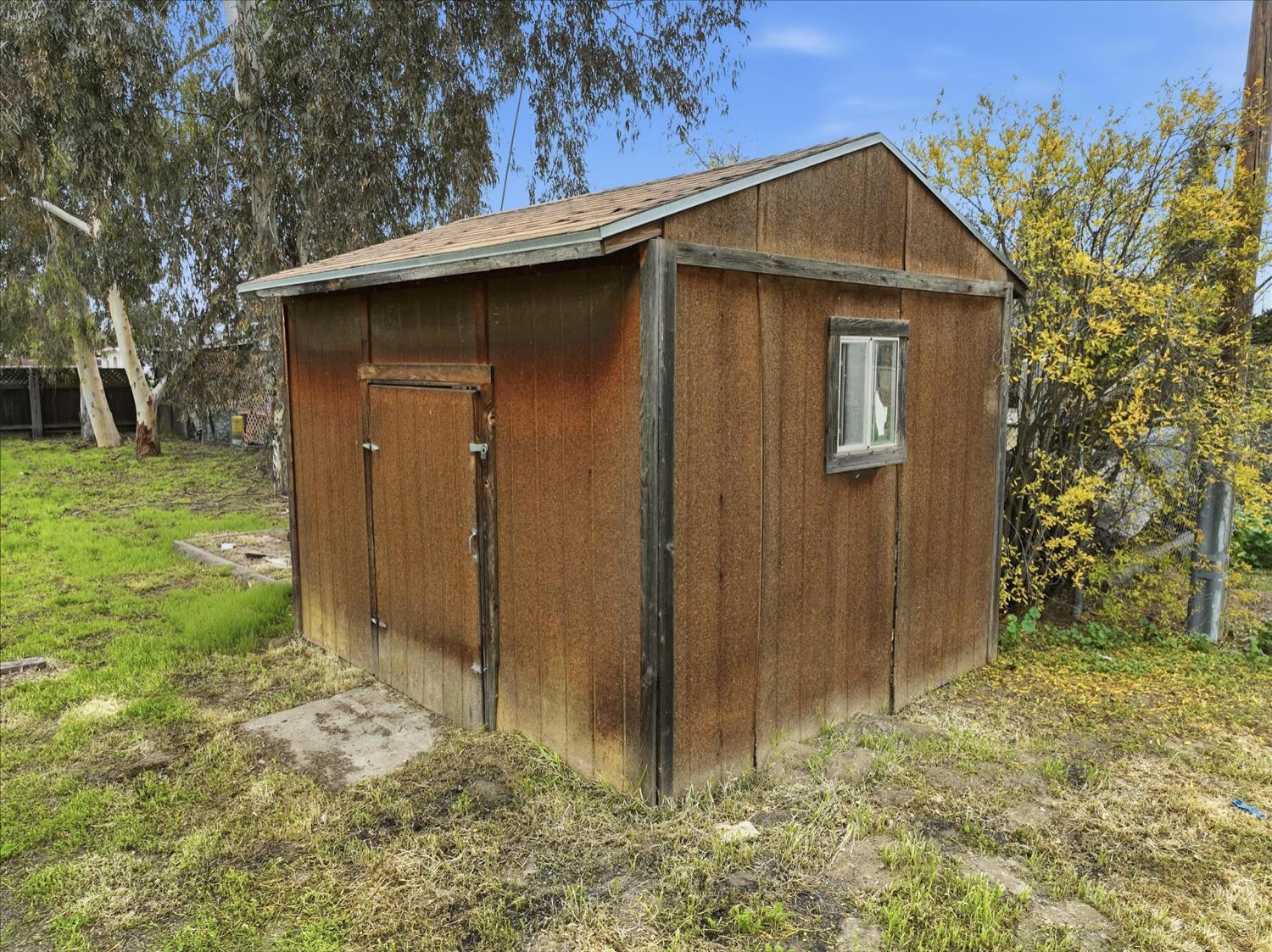 185 E Fantz Ave, Fresno, CA 93706