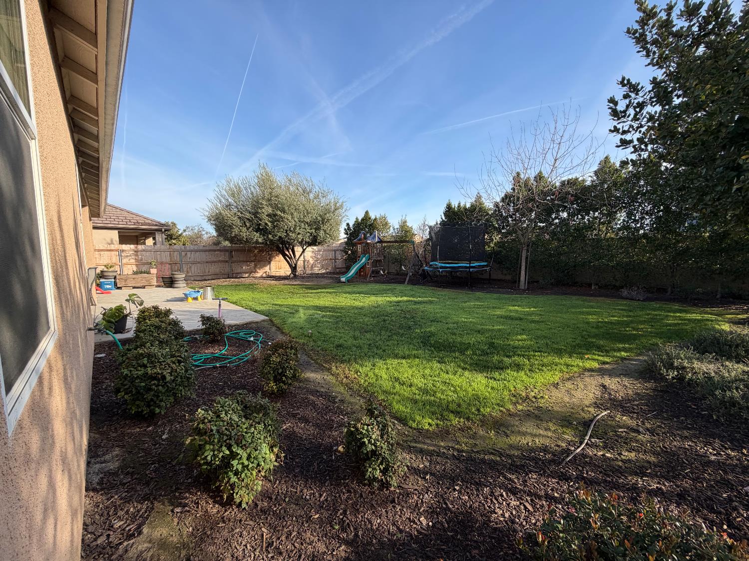 2215 Madeline Dr, Hanford, CA 93230