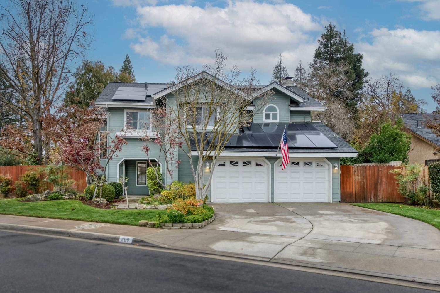 809 E Catalina Cir, Fresno, CA 93730