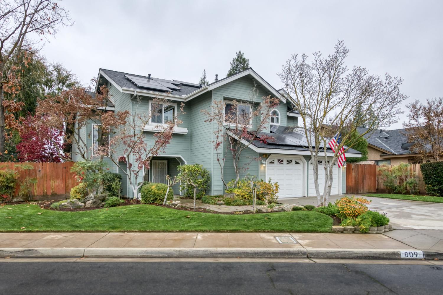809 E Catalina Cir, Fresno, CA 93730