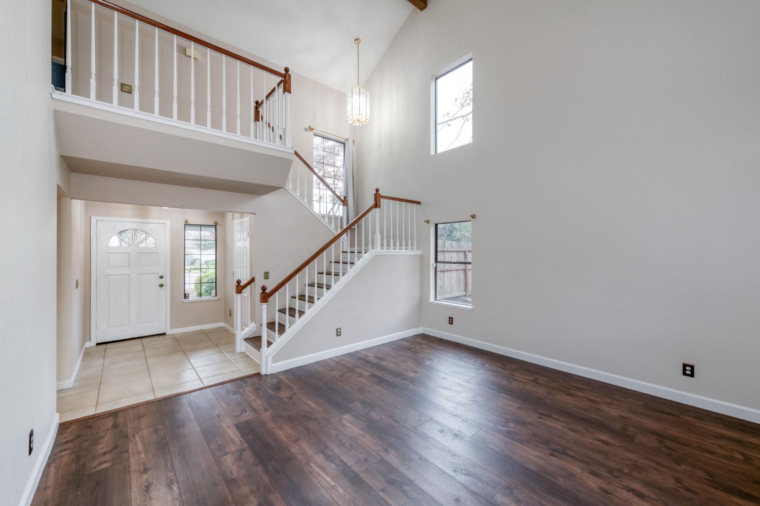 809 E Catalina Cir, Fresno, CA 93730