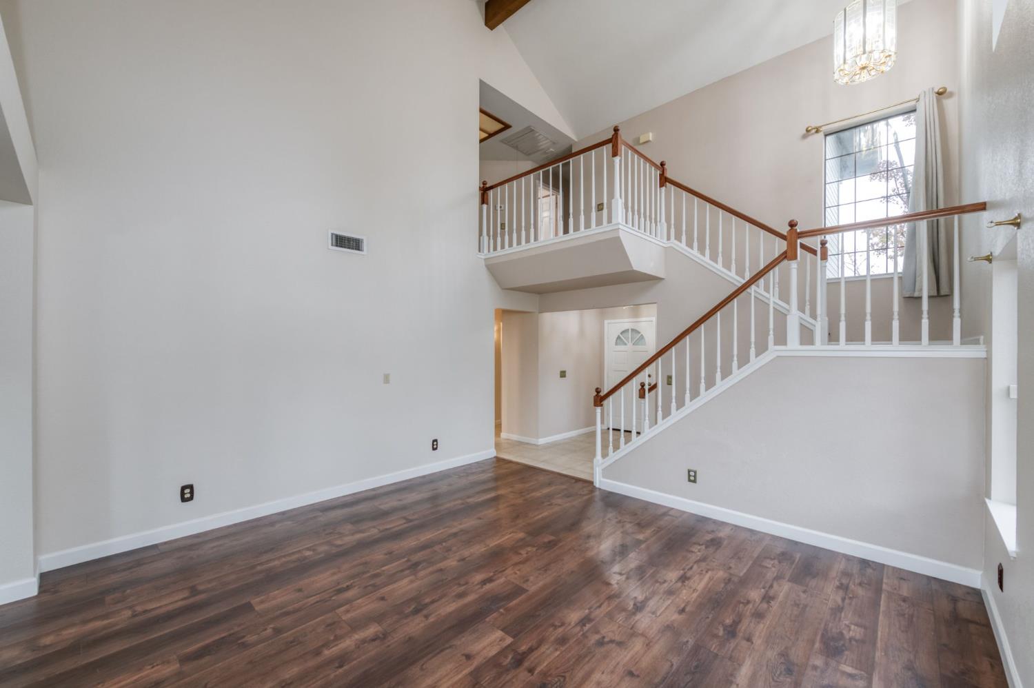 809 E Catalina Cir, Fresno, CA 93730