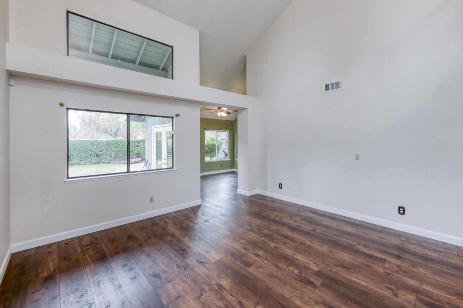 809 E Catalina Cir, Fresno, CA 93730